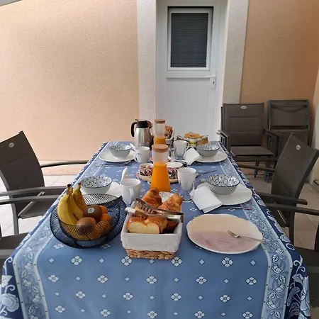 Alojamento de Acomodação e Pequeno-almoço D'hôte - La Capucine
